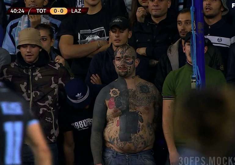 Photo: Un supporter de la Lazio tatoué