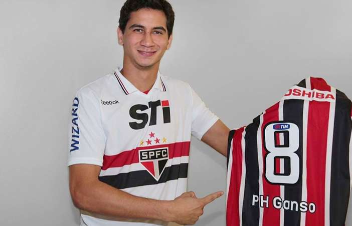 Photo : Ganso signe à São Paulo