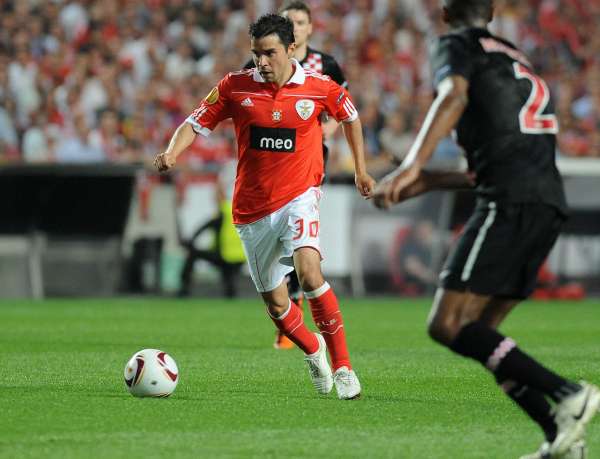 Saviola file à Malaga