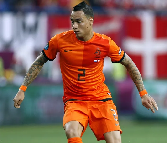 Van der Wiel vers le PSG