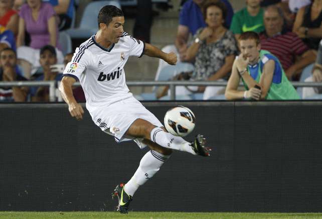 Le Real Madrid passe la première