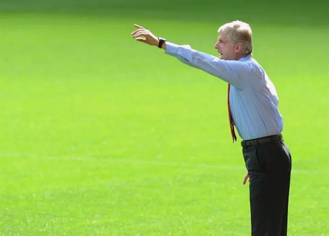 Photo : Wenger sort l&rsquo;outil