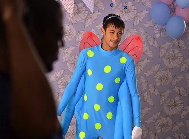 Photo : Neymar papillon de lumière