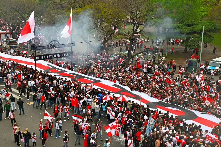 Une passion cousue de fil blanc (et rouge)