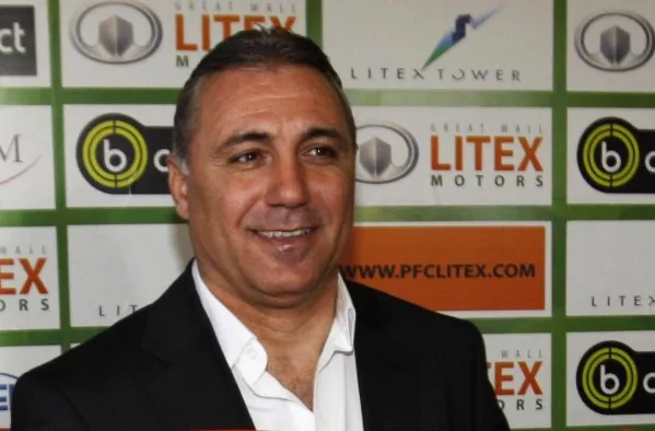 Stoichkov boxe un journaliste