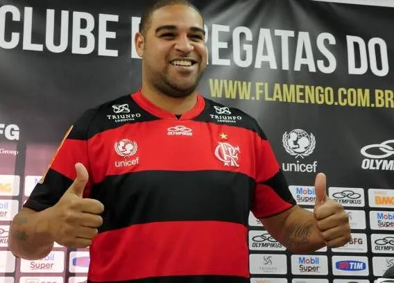 Adriano refait des siennes