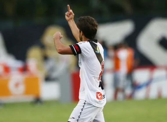 Juninho lève le doigt, Bernardi inoxydable