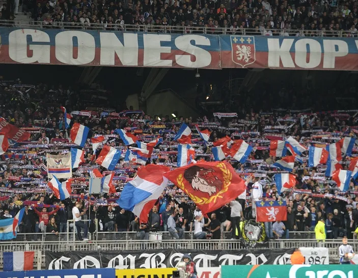 L’arrivée mouvementée des Lyonnais à Sochaux