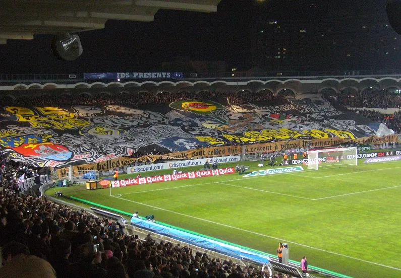 Photo : Tifo géant à Bordeaux