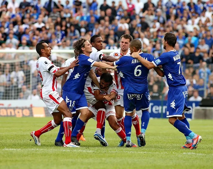 Ajaccio-Bastia, duel fratricide en tribune ?