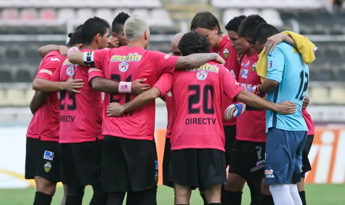 Ils empêchent leur équipe de jouer en rose