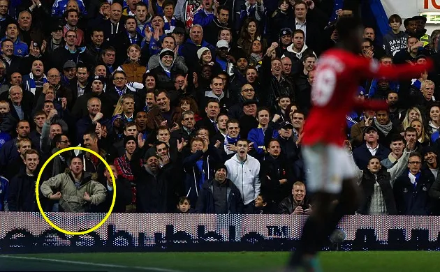 Photo : Un supporter raciste de Chelsea