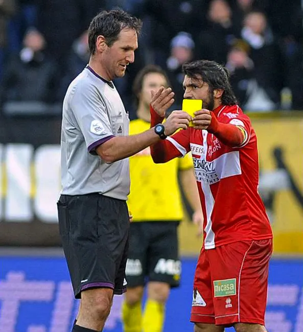 Photo : Gattuso joue avec l’arbitre