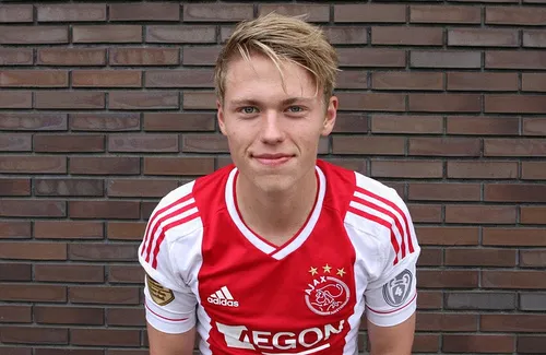 Viktor Fischer, de la dynamite