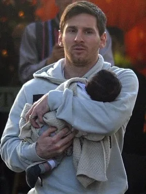 Photo : Messi bisoute son fils