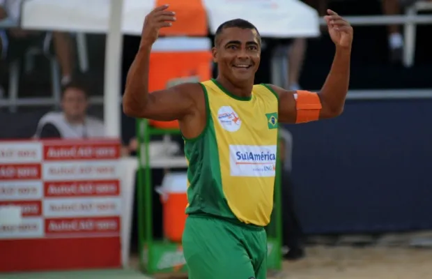 Romario fête le départ de Menezes