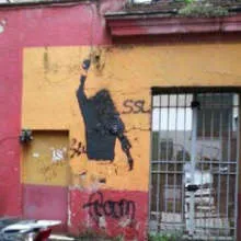 Photo: Le mur de Totti vandalisé