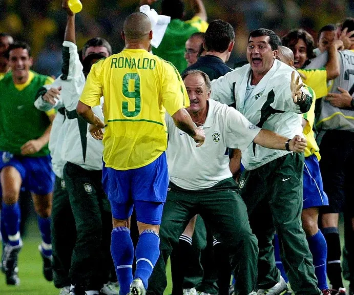 Ronaldo félicite Scolari