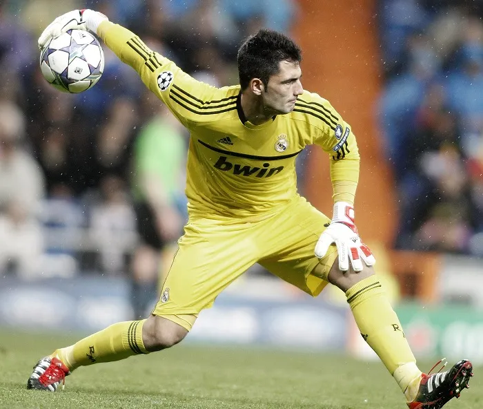 Adán conteste son rouge