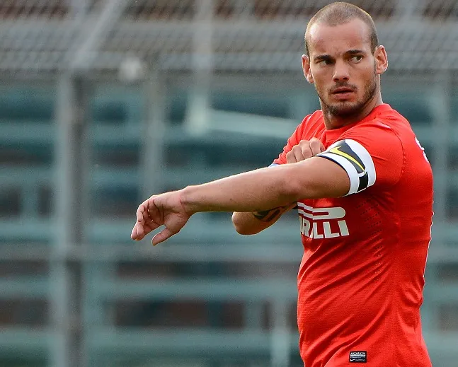 Galatasaray négocie pour Sneijder