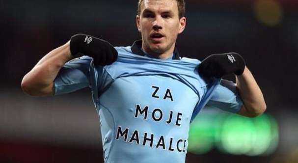 Photo: Le message de Džeko