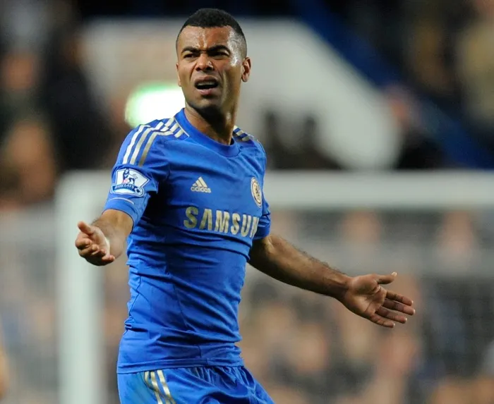 Ashley Cole rempile pour un an
