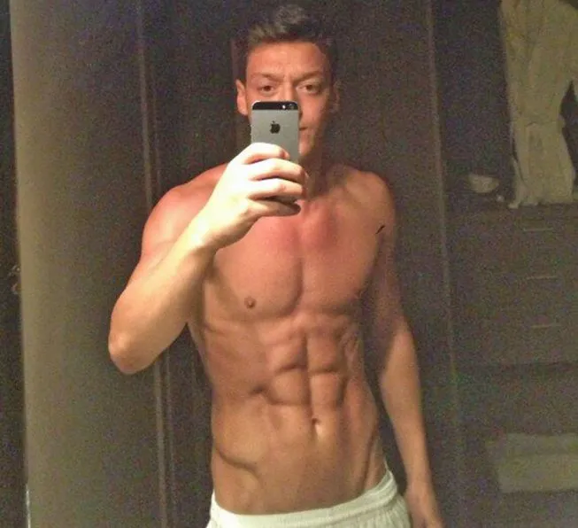 Photo : Les tablettes d’Özil