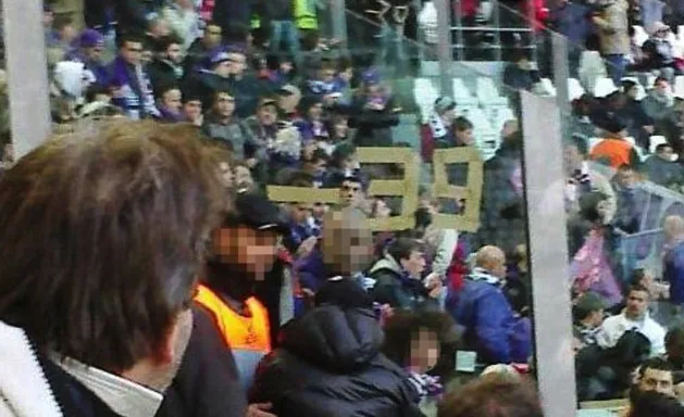 Photo: La connerie des fans de la Fio