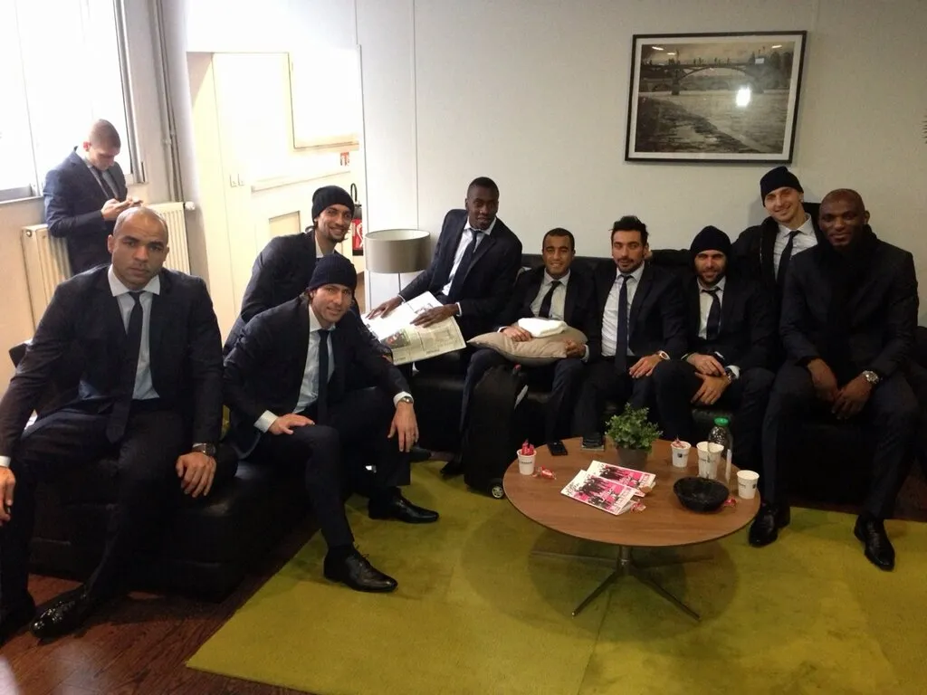 Photo: Les Parisiens en costard-cravate