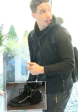 Photo: Les pompes étranges de Nasri