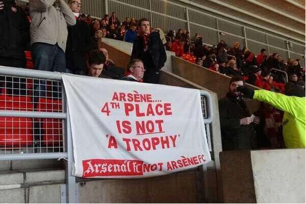 Photo : banderole contre Arsène