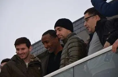 Mais que foutaient Messi et Xavi à Neuilly ?