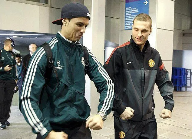 Photo: CR7 et Vidic imitent Hulk