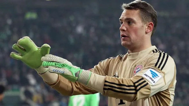 Photo: Le gant chelou de Neuer