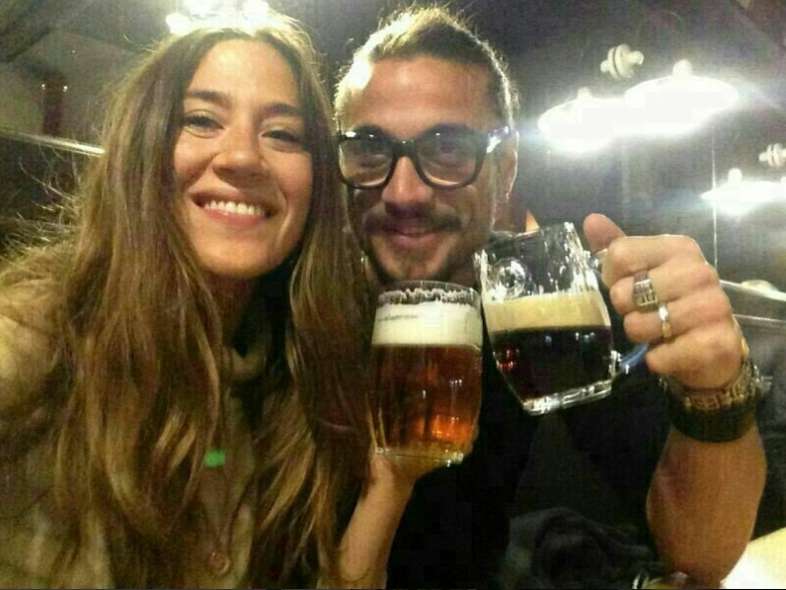 Photo: Osvaldo et sa nouvelle meuf