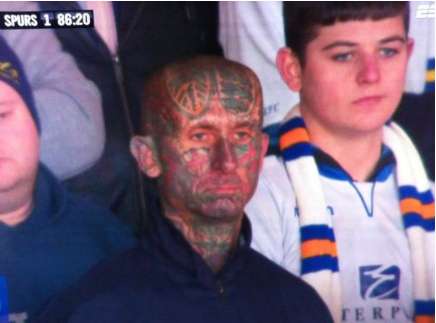 Photo: Le supporter tatoué de Leeds