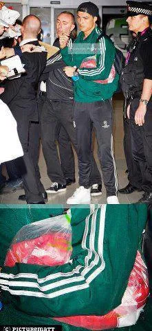 Photo: CR7 avec le maillot de Giggs