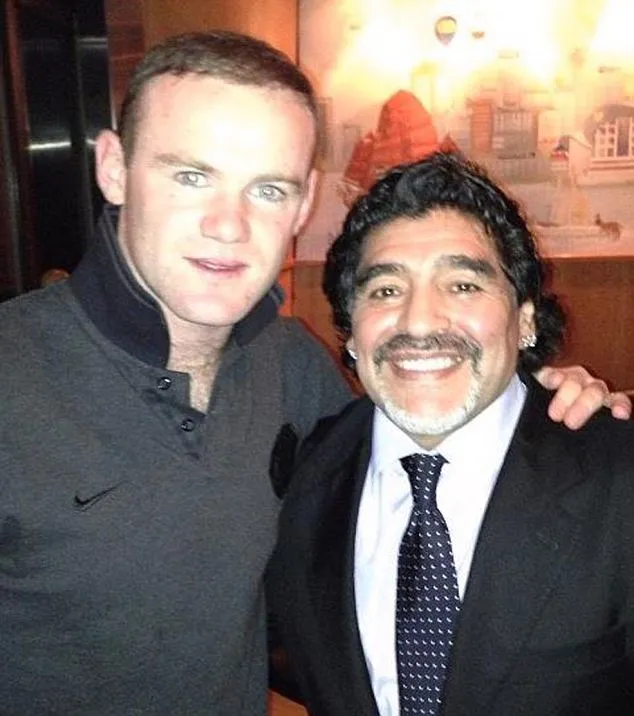 Photo: La rencontre Rooney-Maradona