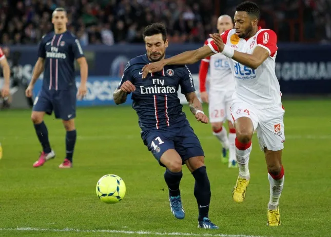 Paris avance en souffrant