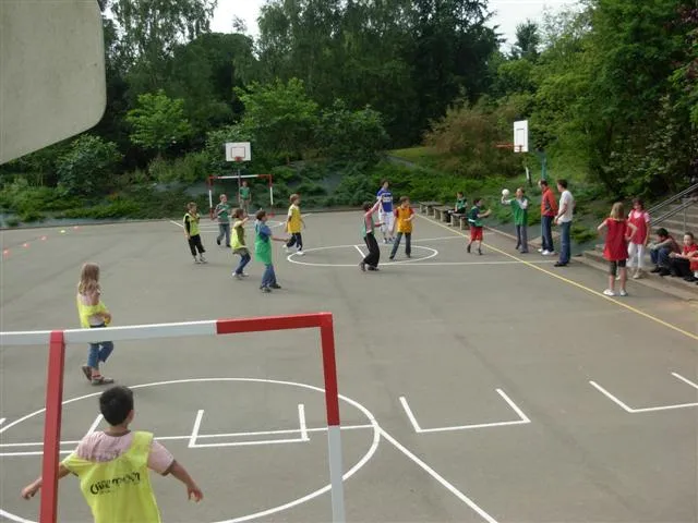 Tu sais que tu as joué au foot dans la cour d&rsquo;école quand…