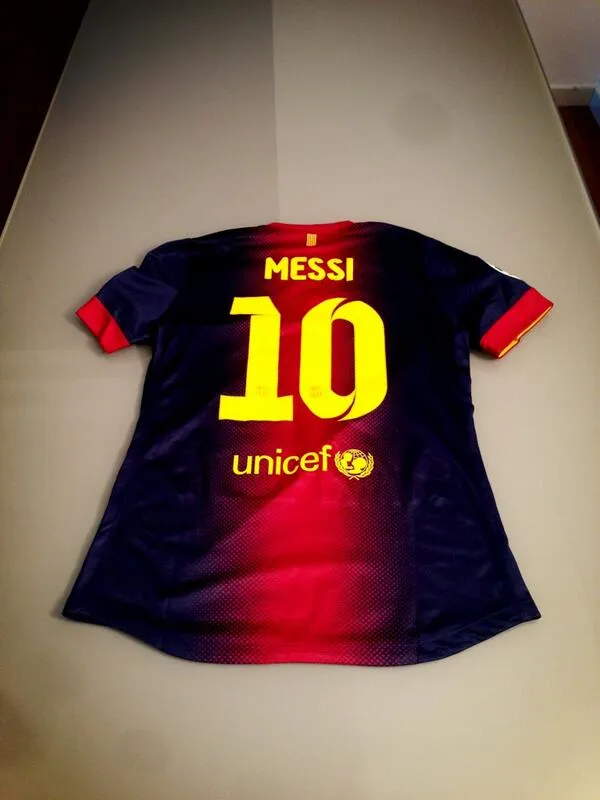 Photo: El Shaarawy et le maillot de Messi