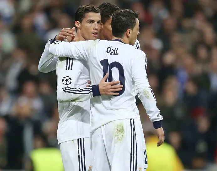 Mesut Özil réveille Madrid