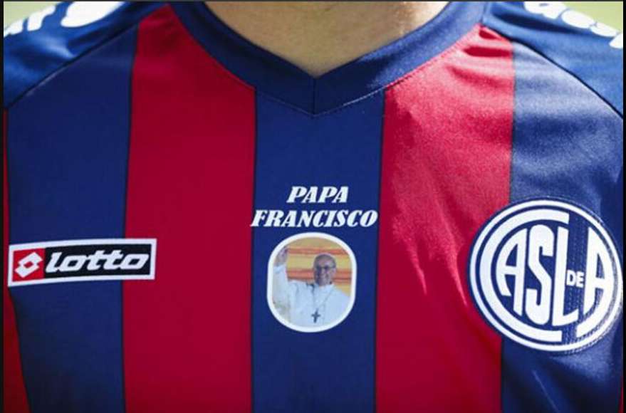 Photo: San Lorenzo rend hommage au Pape