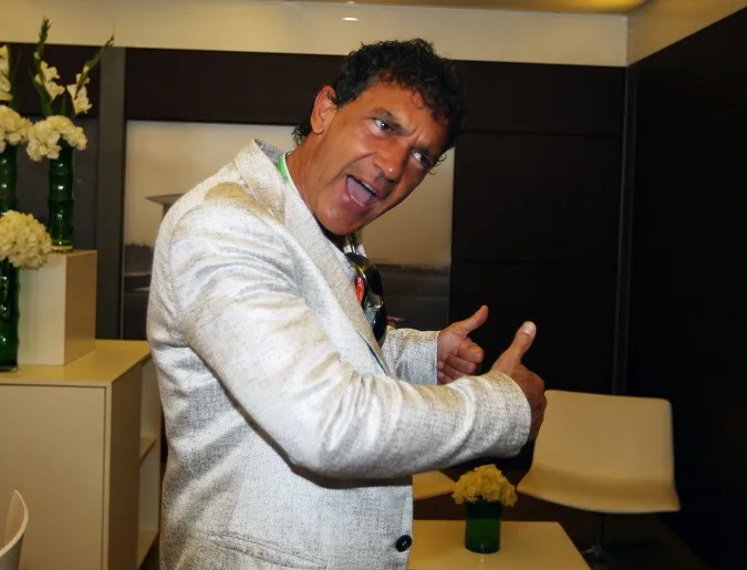 Banderas se paye 5 maillots du Real