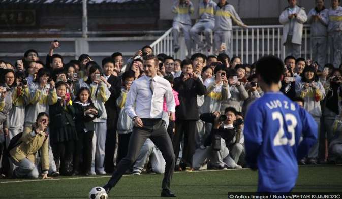Photo: Beckham joue en costume