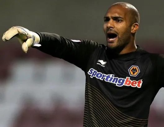 En colère, il se casse le poignet