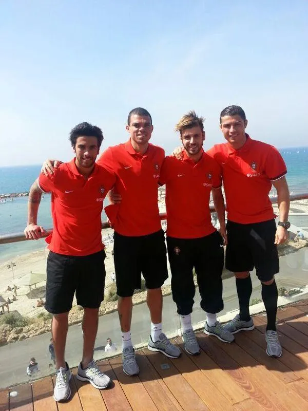 Photo: CR7 et la clique portugaise