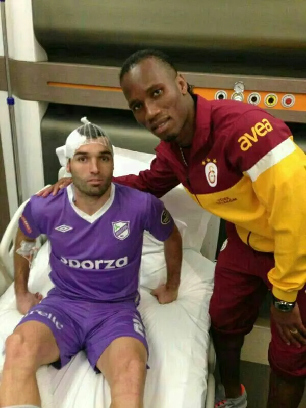 Photo : Drogba à l’hôpital