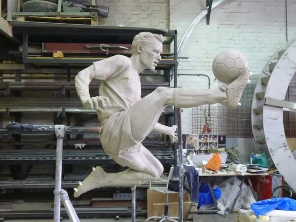 Photo : La statue de Bergkamp