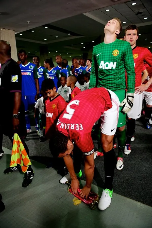 Photo: Quand Lindegaard prend Ferdinand